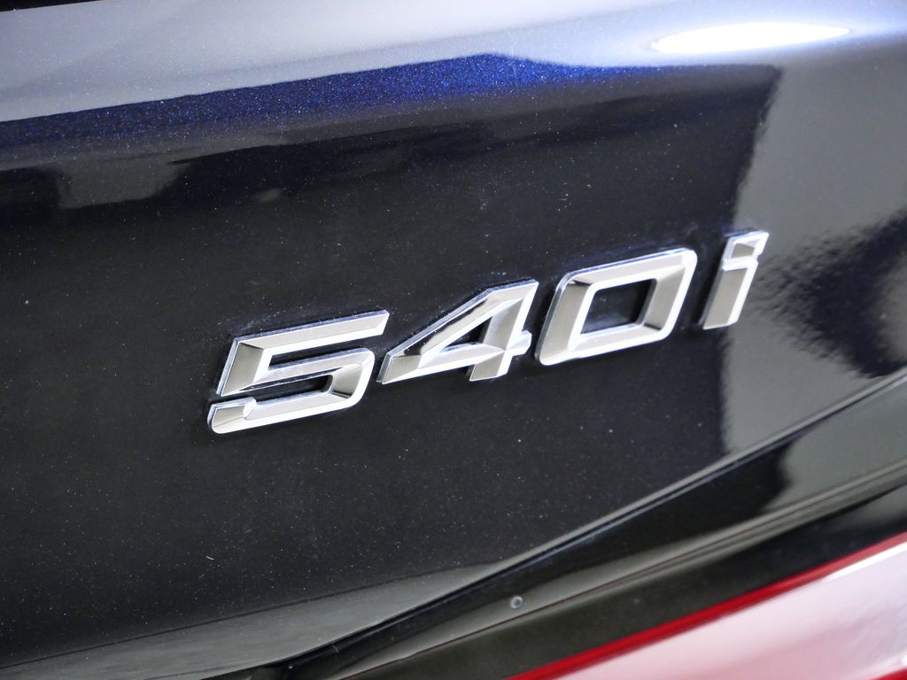 Thumbnail: 2023 BMW 5 Series - 22