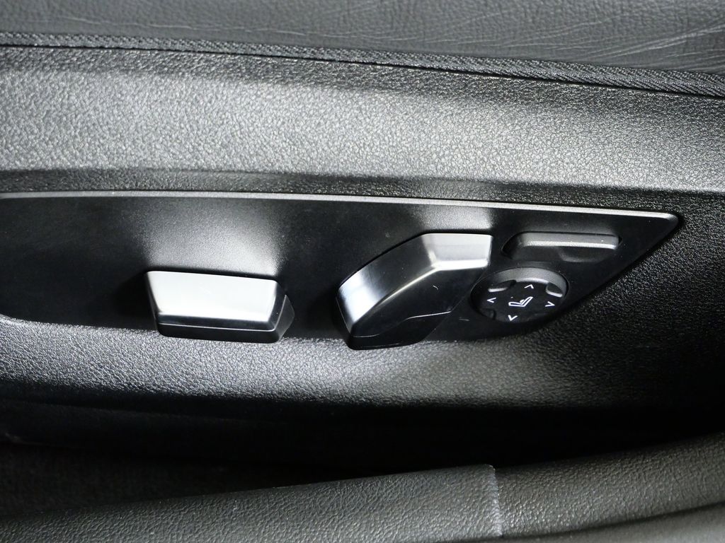 Thumbnail: 2023 BMW 5 Series - 40