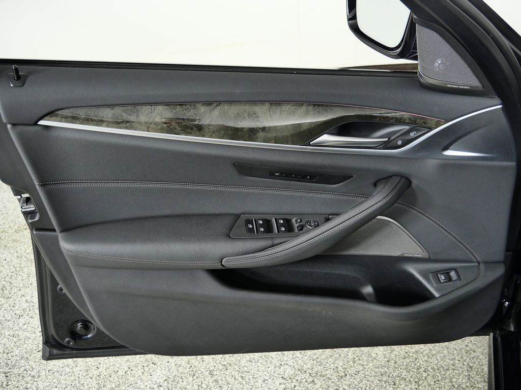 Thumbnail: 2023 BMW 5 Series - 35