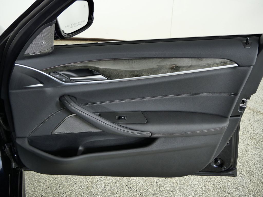 Thumbnail: 2023 BMW 5 Series - 26