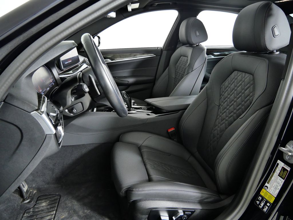 Thumbnail: 2023 BMW 5 Series - 37