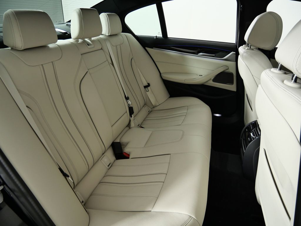 Thumbnail: 2021 BMW 5 Series - 31