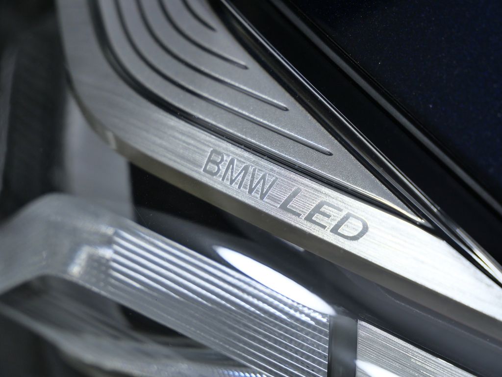 Thumbnail: 2021 BMW 5 Series - 17