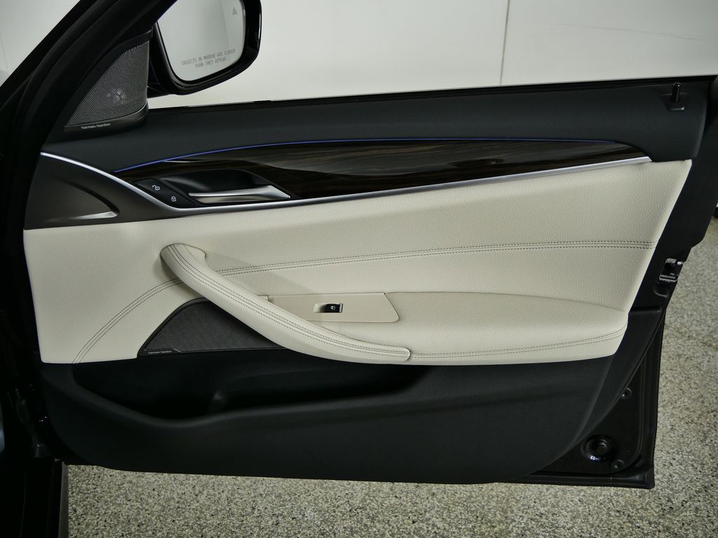 Thumbnail: 2021 BMW 5 Series - 27