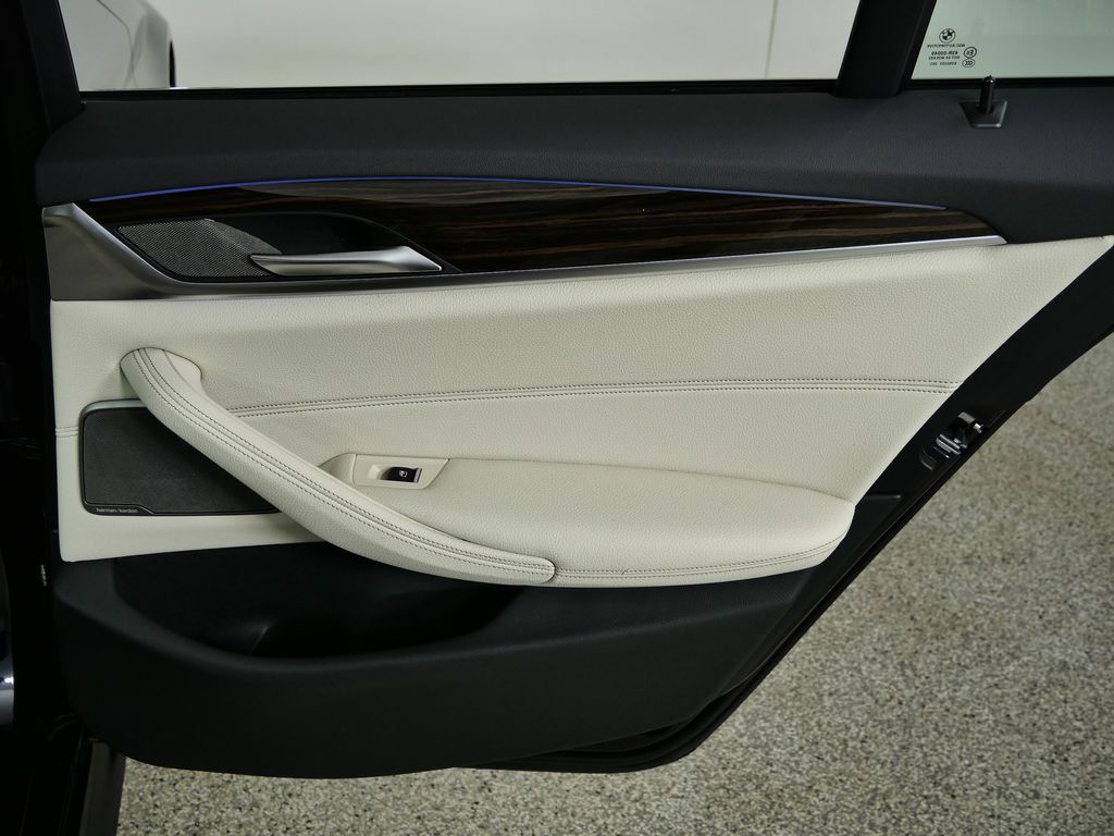 Thumbnail: 2021 BMW 5 Series - 30