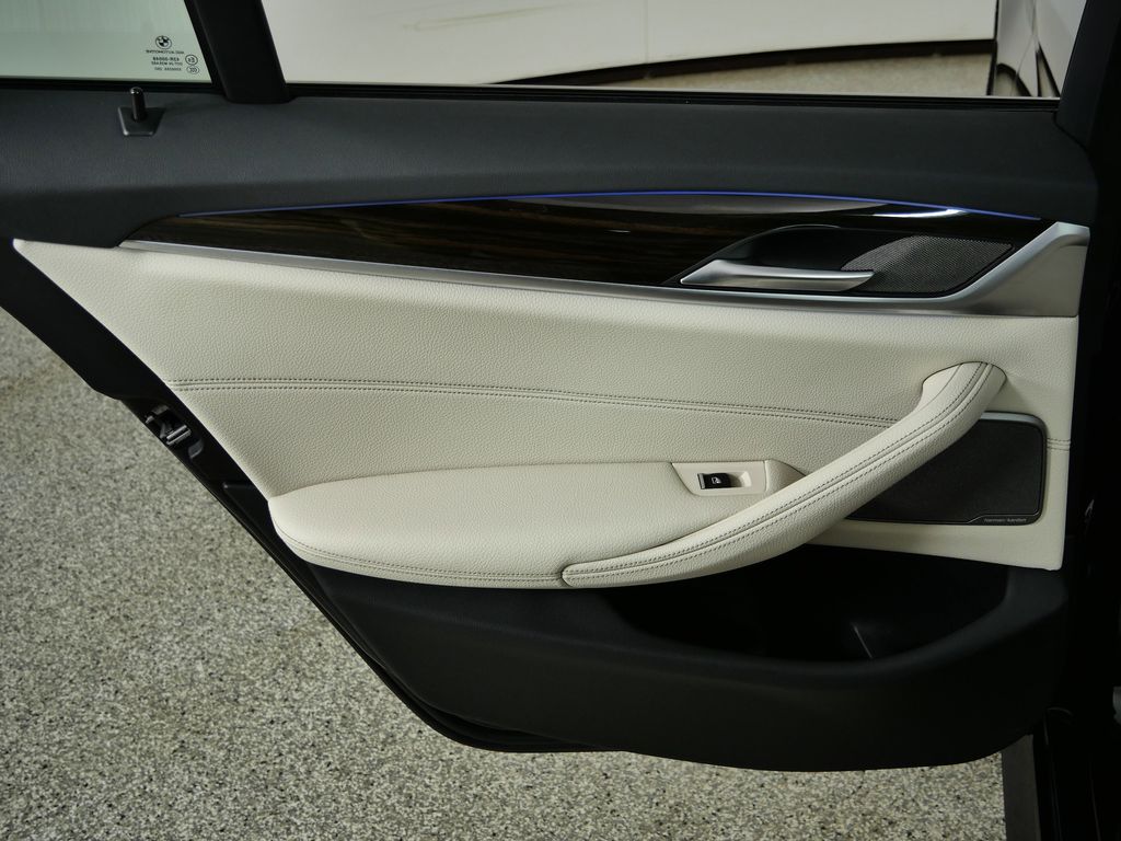 Thumbnail: 2021 BMW 5 Series - 33