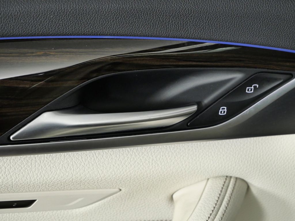 Thumbnail: 2021 BMW 5 Series - 40