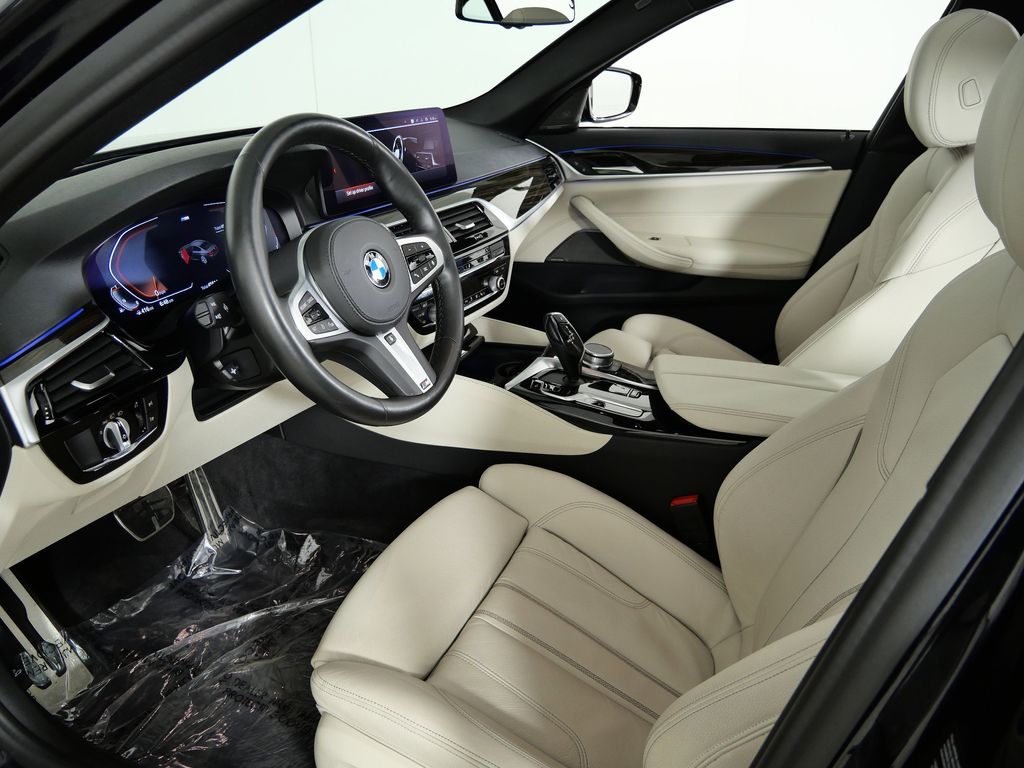 Thumbnail: 2021 BMW 5 Series - 37