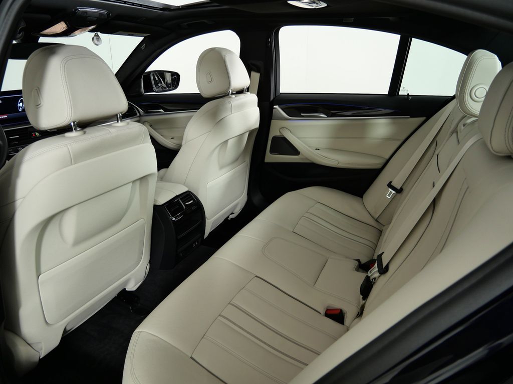 Thumbnail: 2021 BMW 5 Series - 34