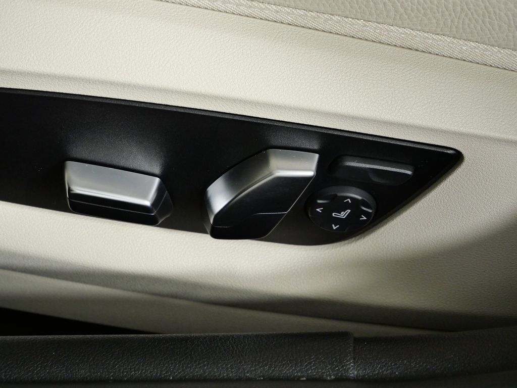 Thumbnail: 2021 BMW 5 Series - 41