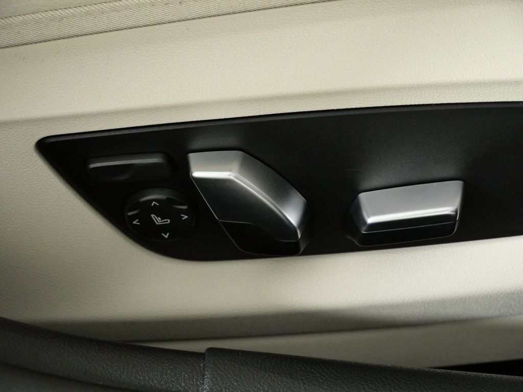 Thumbnail: 2021 BMW 5 Series - 28