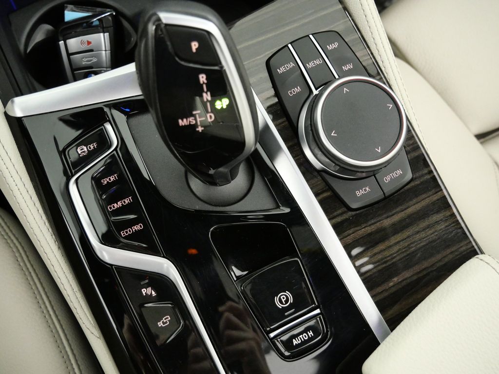 Thumbnail: 2021 BMW 5 Series - 49