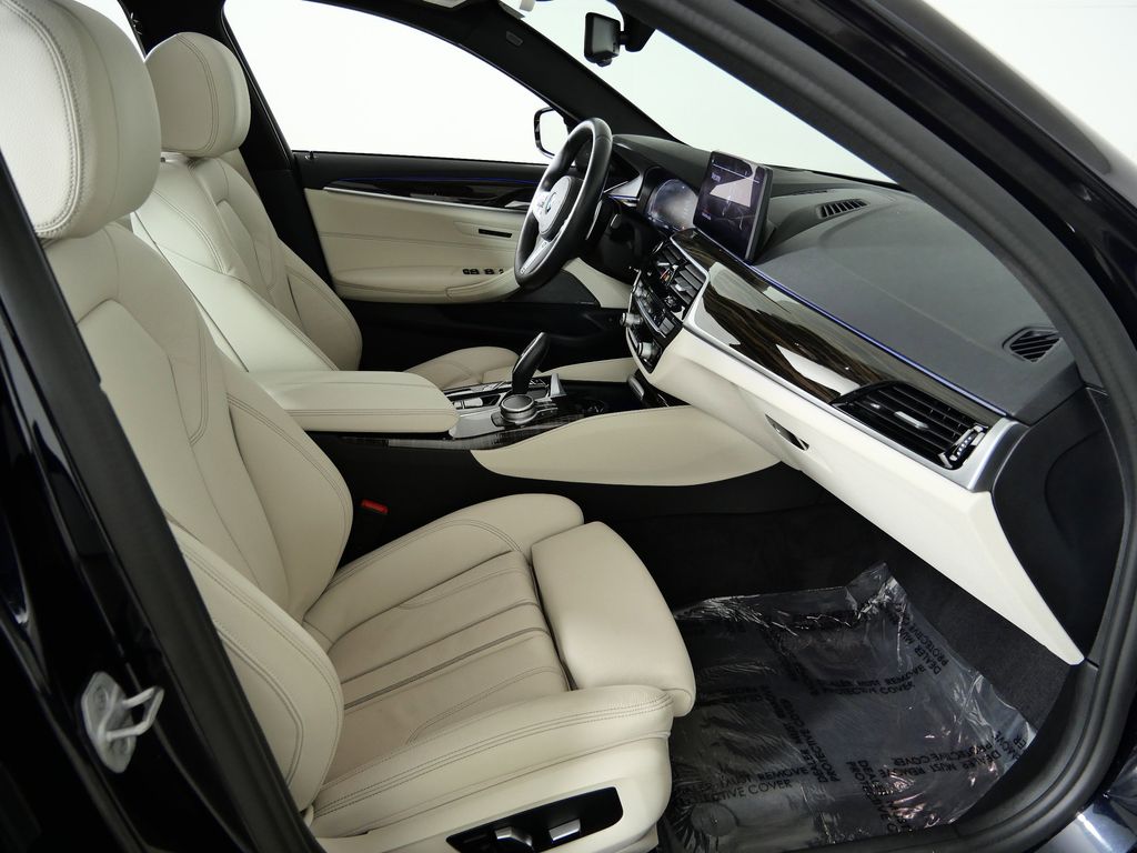 Thumbnail: 2021 BMW 5 Series - 9