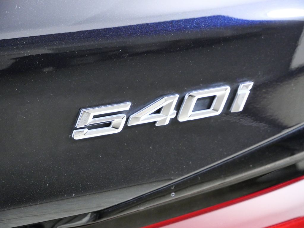 Thumbnail: 2021 BMW 5 Series - 23