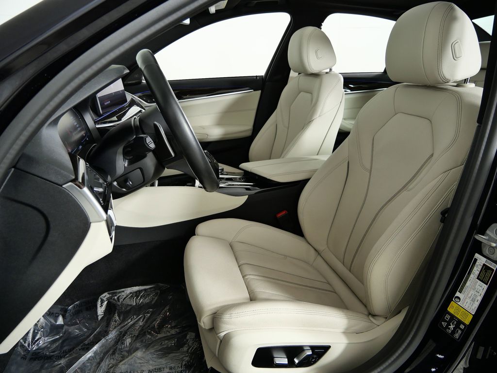 Thumbnail: 2021 BMW 5 Series - 38