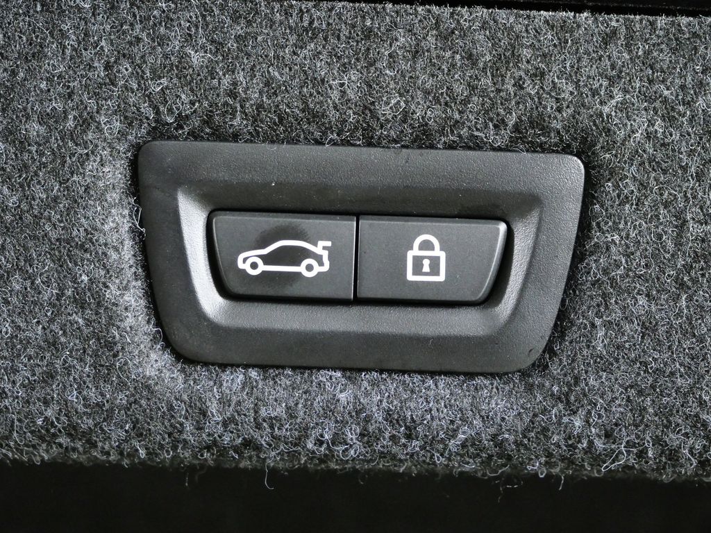 Thumbnail: 2021 BMW 5 Series - 32