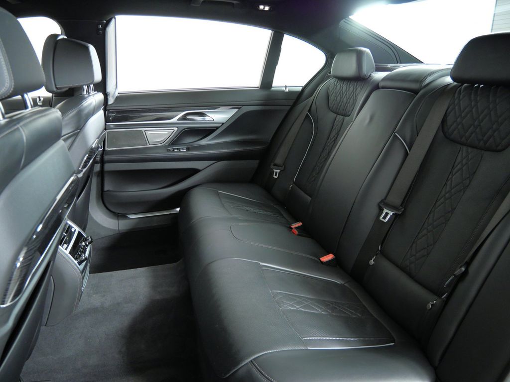 Thumbnail: 2021 BMW 7 Series - 30