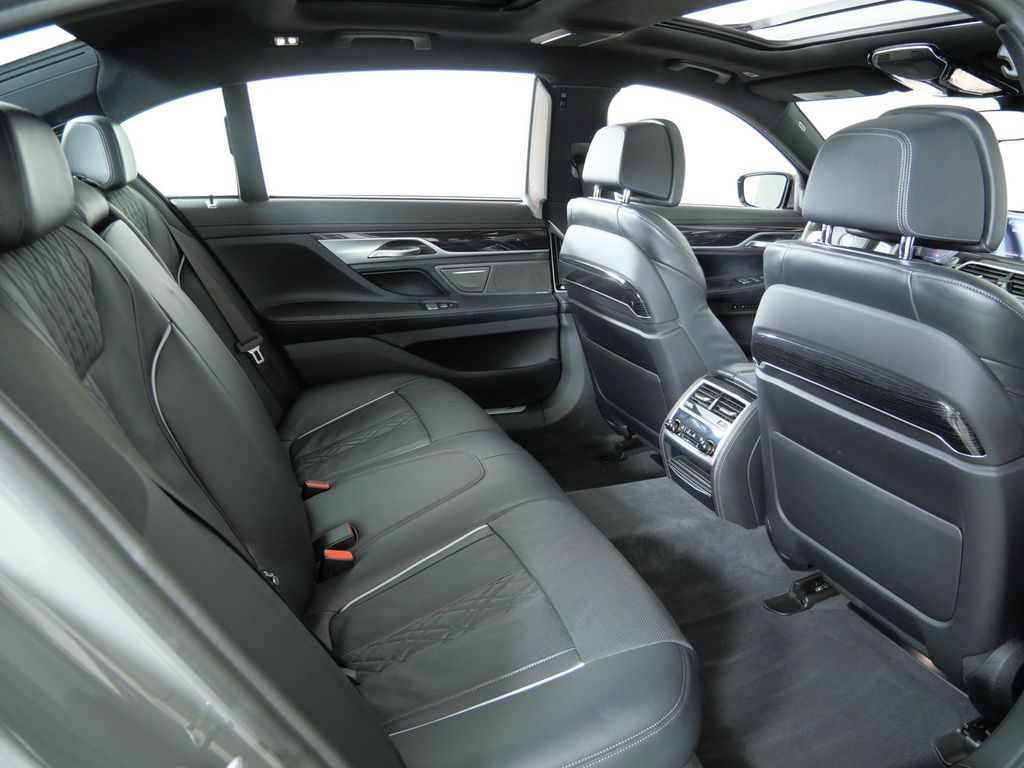 Thumbnail: 2021 BMW 7 Series - 9