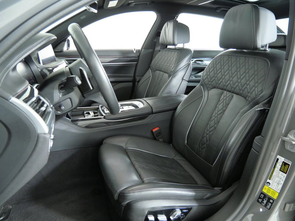 Thumbnail: 2021 BMW 7 Series - 8