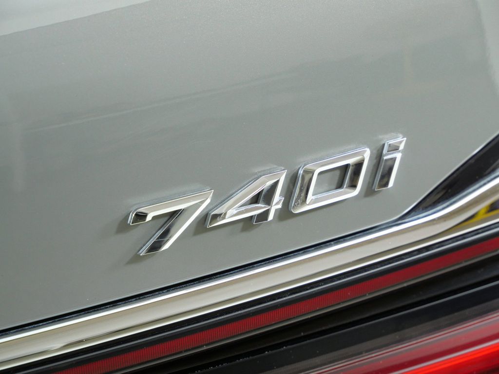 Thumbnail: 2021 BMW 7 Series - 18