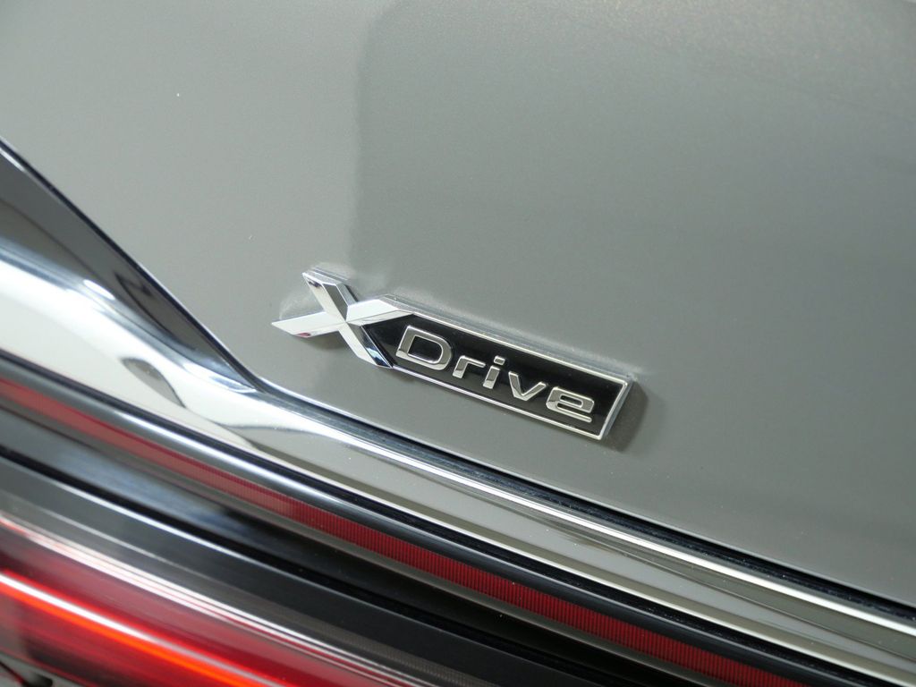 Thumbnail: 2021 BMW 7 Series - 19