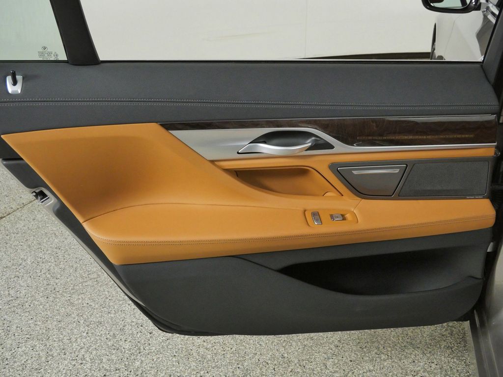 Thumbnail: 2022 BMW 7 Series - 35