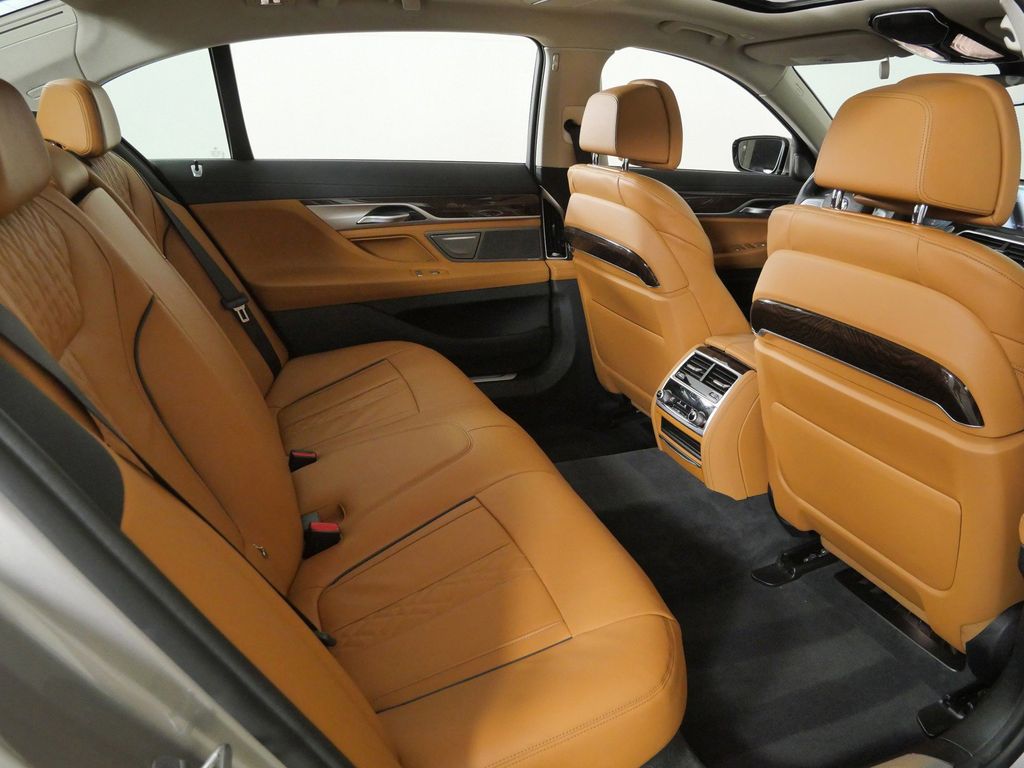 Thumbnail: 2022 BMW 7 Series - 11