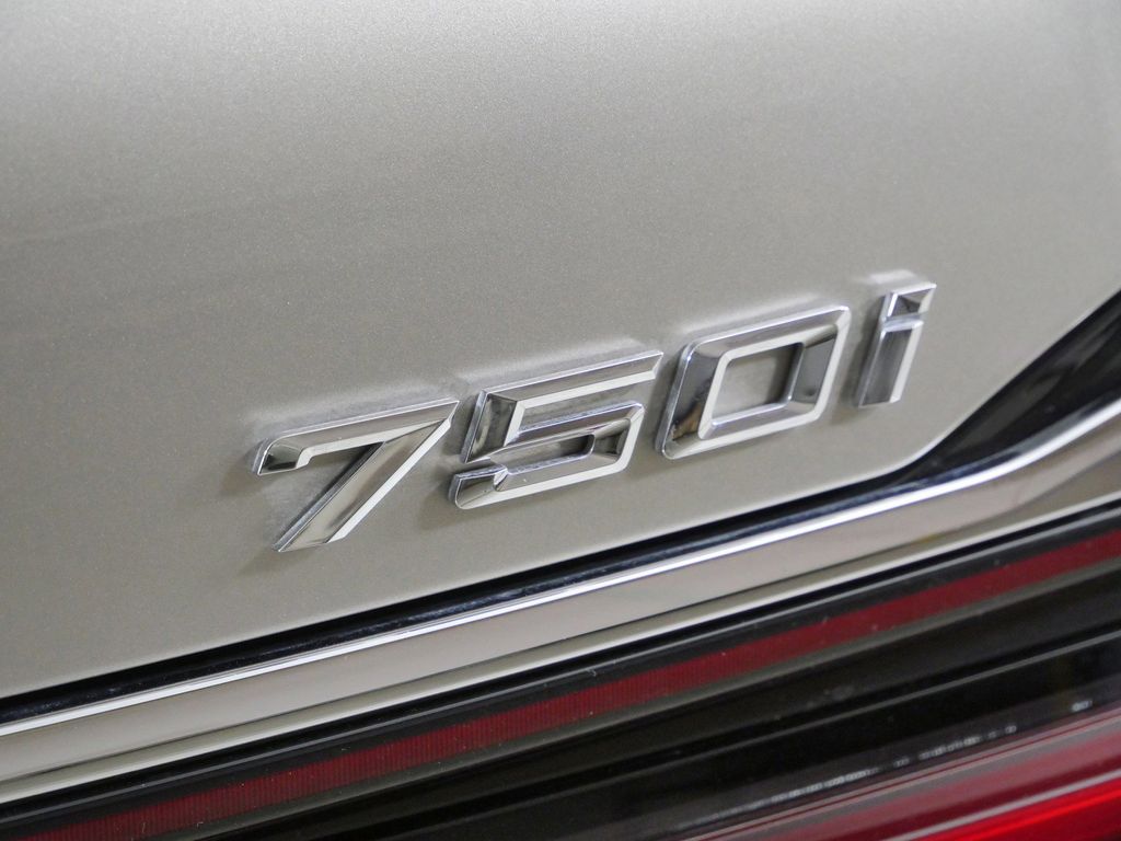 Thumbnail: 2022 BMW 7 Series - 24