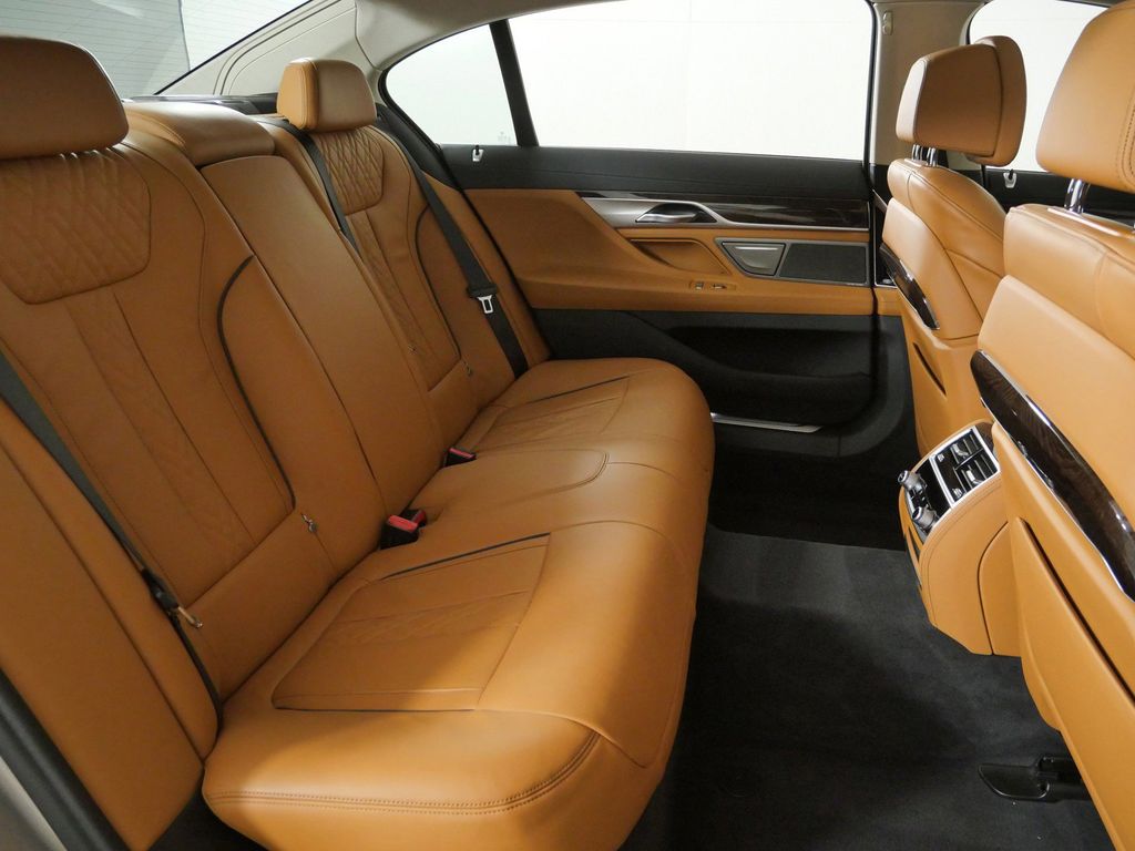 Thumbnail: 2022 BMW 7 Series - 33
