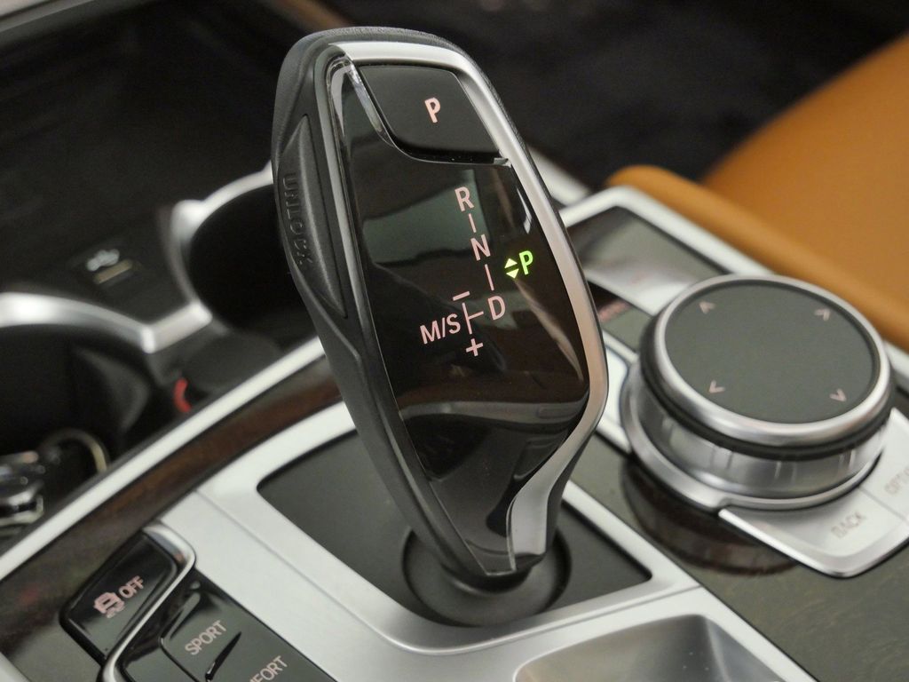 Thumbnail: 2022 BMW 7 Series - 13