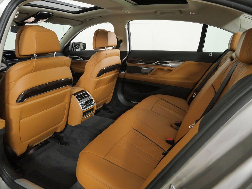 Thumbnail: 2022 BMW 7 Series - 36