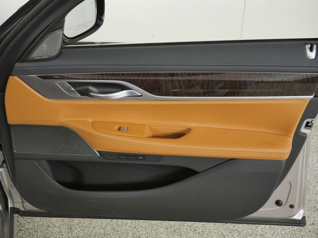 Thumbnail: 2022 BMW 7 Series - 29