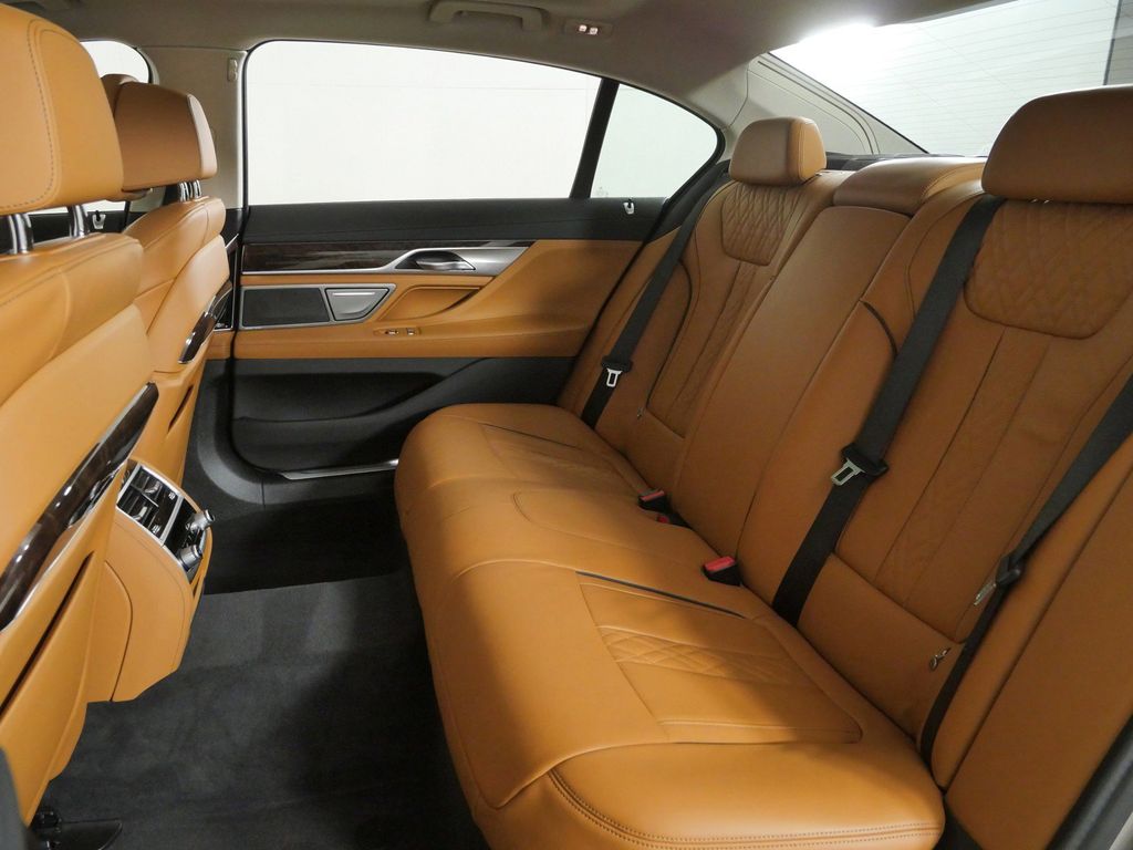 Thumbnail: 2022 BMW 7 Series - 37