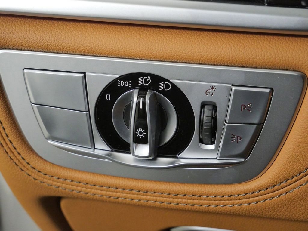 Thumbnail: 2022 BMW 7 Series - 43