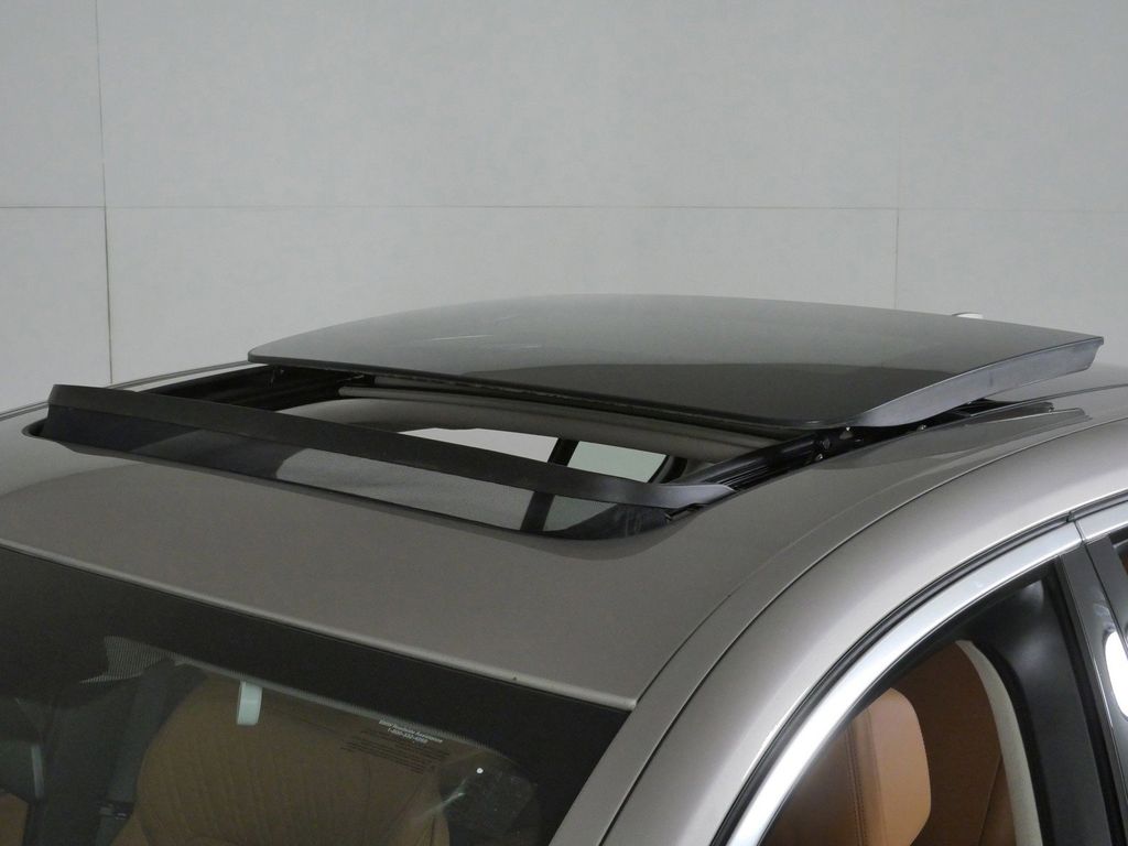 Thumbnail: 2022 BMW 7 Series - 27