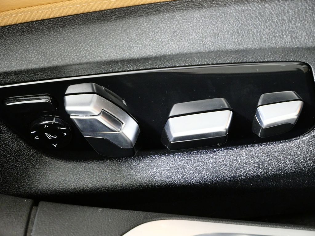 Thumbnail: 2022 BMW 7 Series - 28