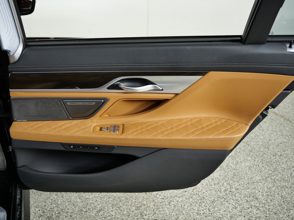 Thumbnail: 2022 BMW 7 Series - 30