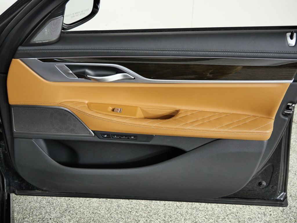 Thumbnail: 2022 BMW 7 Series - 27