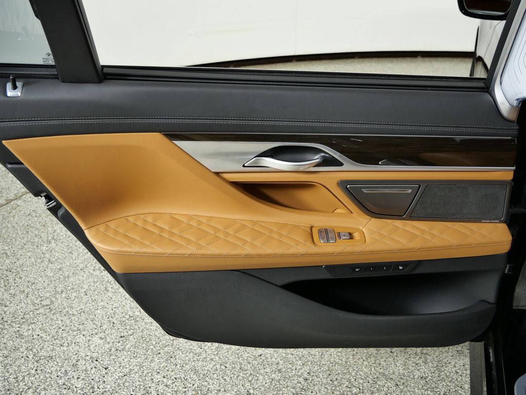 Thumbnail: 2022 BMW 7 Series - 33