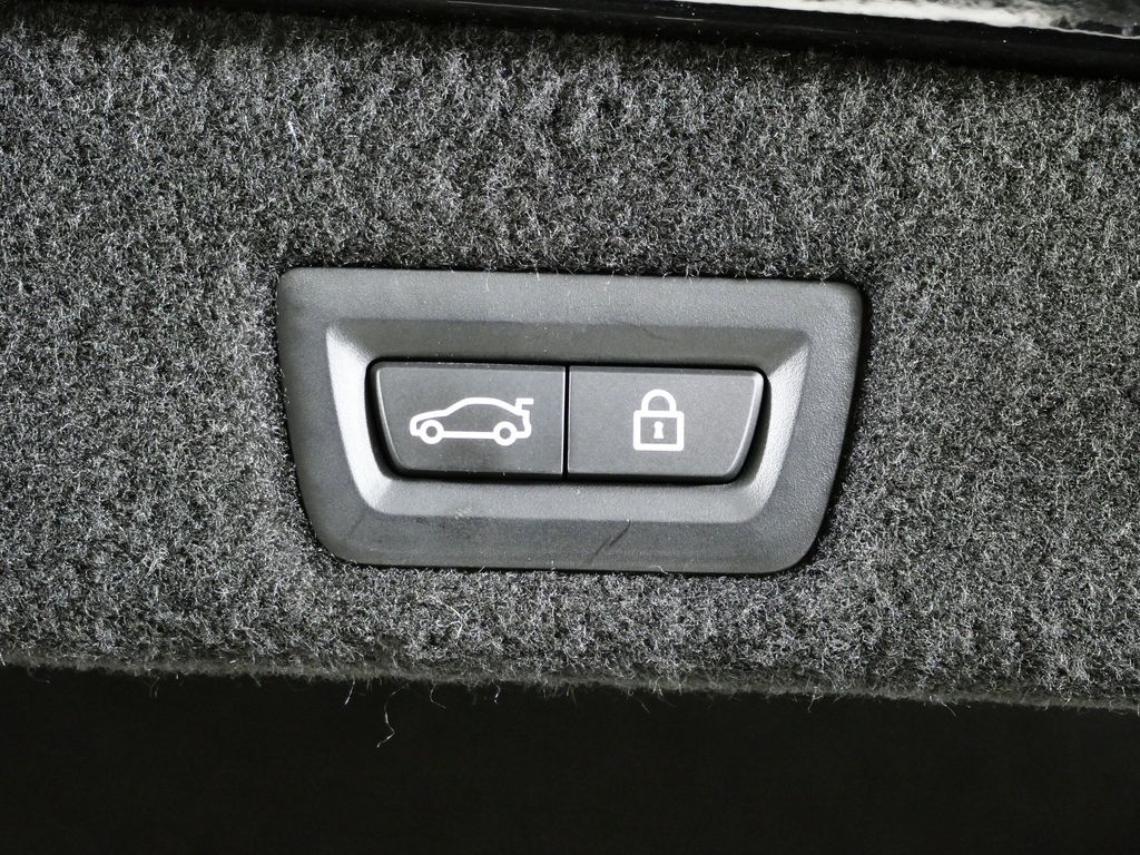 Thumbnail: 2022 BMW 7 Series - 32