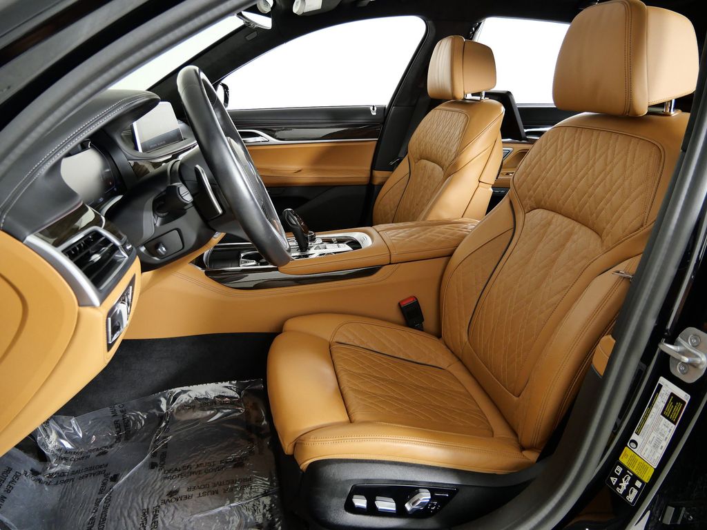 Thumbnail: 2022 BMW 7 Series - 38