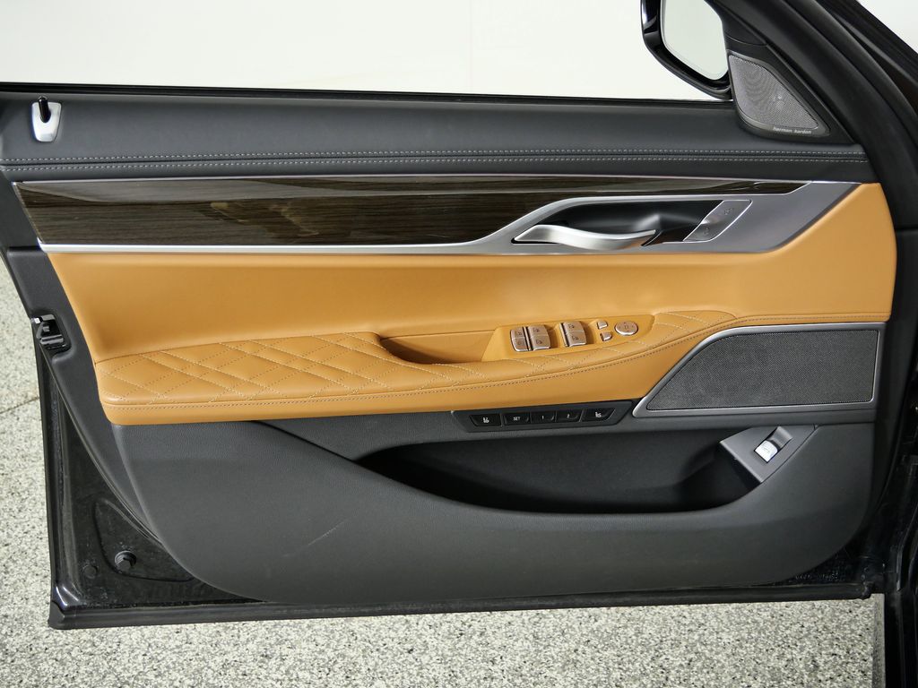 Thumbnail: 2022 BMW 7 Series - 36