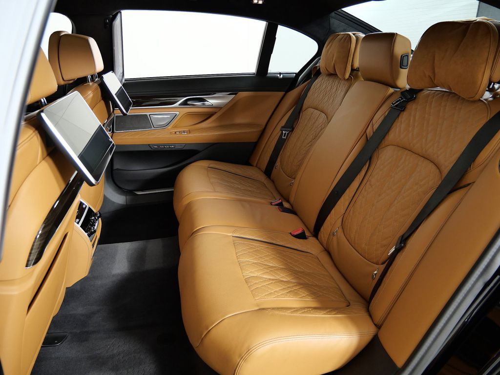 Thumbnail: 2022 BMW 7 Series - 35