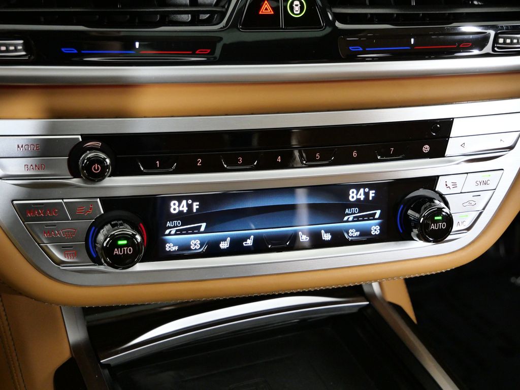 Thumbnail: 2022 BMW 7 Series - 46