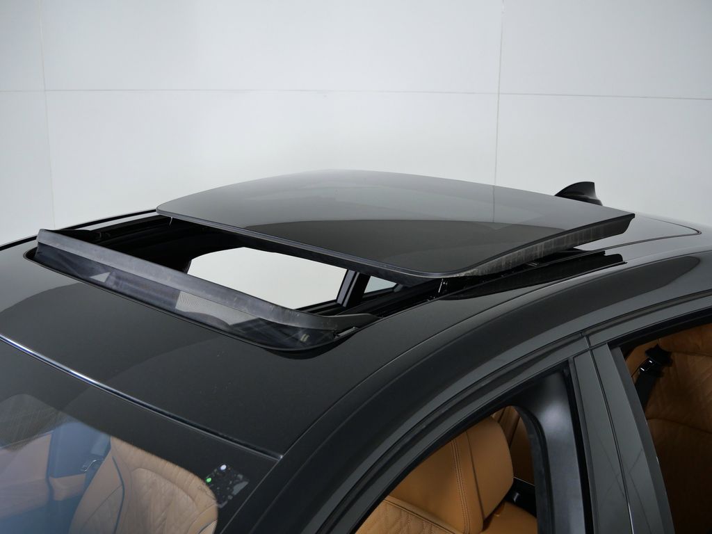 Thumbnail: 2022 BMW 7 Series - 26