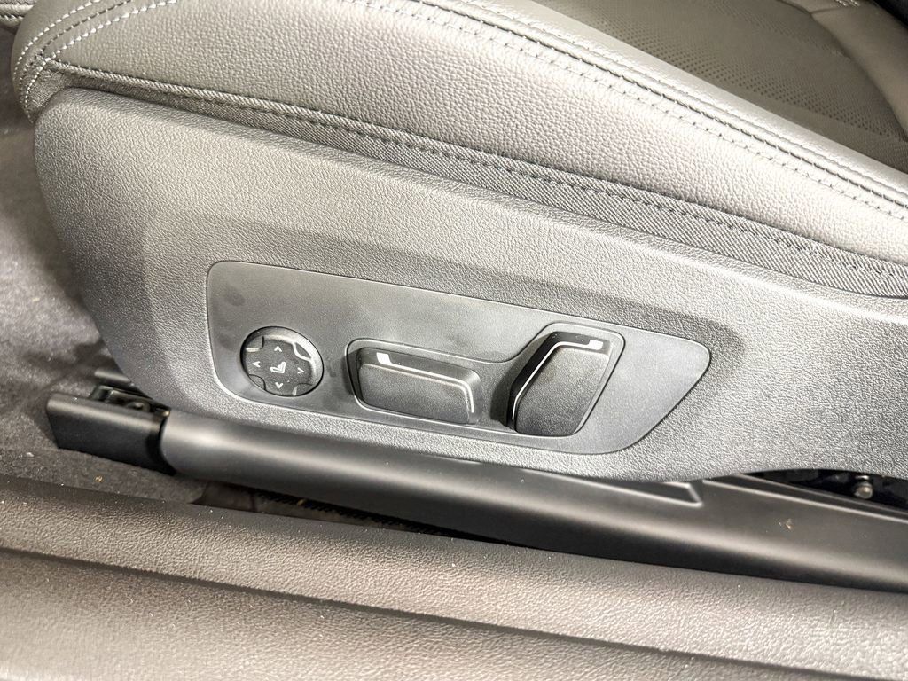 Thumbnail: 2026 BMW 4 Series - 36