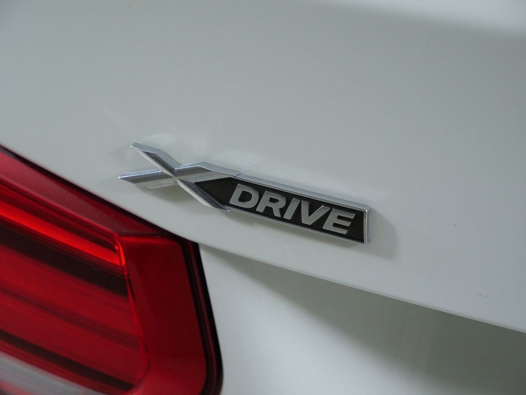 Thumbnail: 2018 BMW 3 Series - 22
