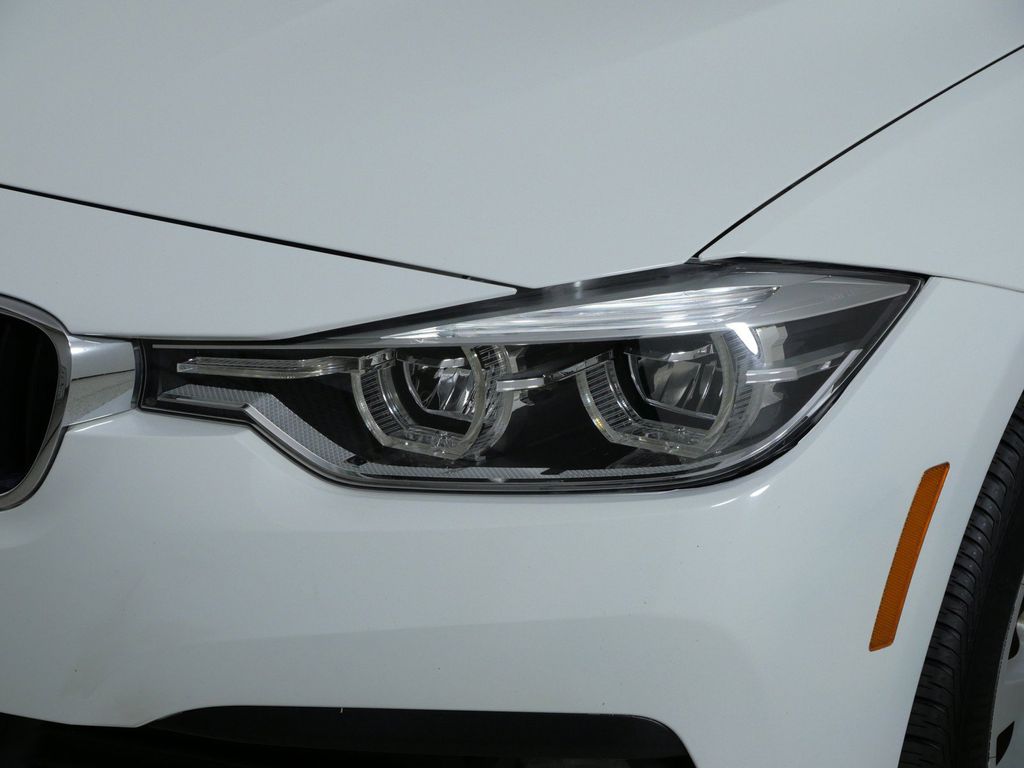 Thumbnail: 2018 BMW 3 Series - 16
