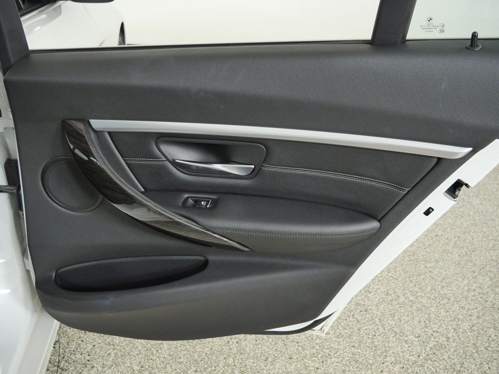 Thumbnail: 2017 BMW 3 Series - 30