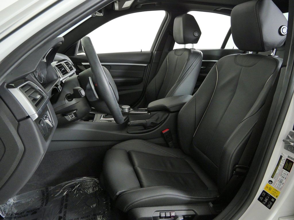 Thumbnail: 2017 BMW 3 Series - 37